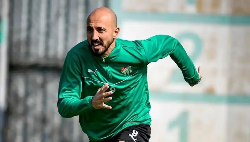 Milli Futbolcunun Yeni Rotası: 2. Lig'de Kariyerine Devam Edecek!