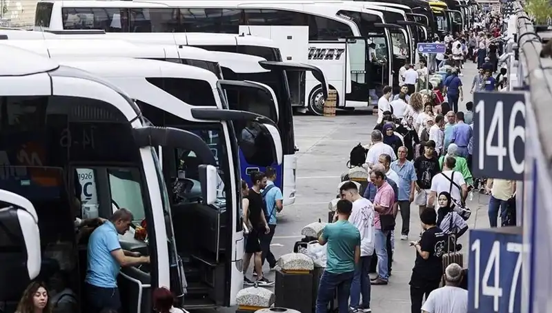 İstanbul'dan Kaçış: Geçen Yıl 369 Bin Kişi Şehri Terk Etti