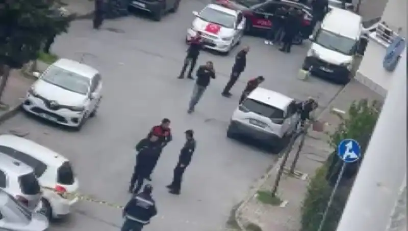 Yolda Yürüyen Genç Kız Kurşun Yağmuruna Tutuldu, Şok Edici Olay!