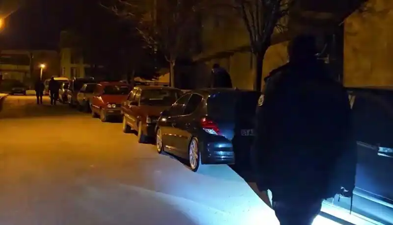 Park Halindeki Araçlara Grafiti: Hızla Uzaklaşan Şahısların Peşindeyiz!