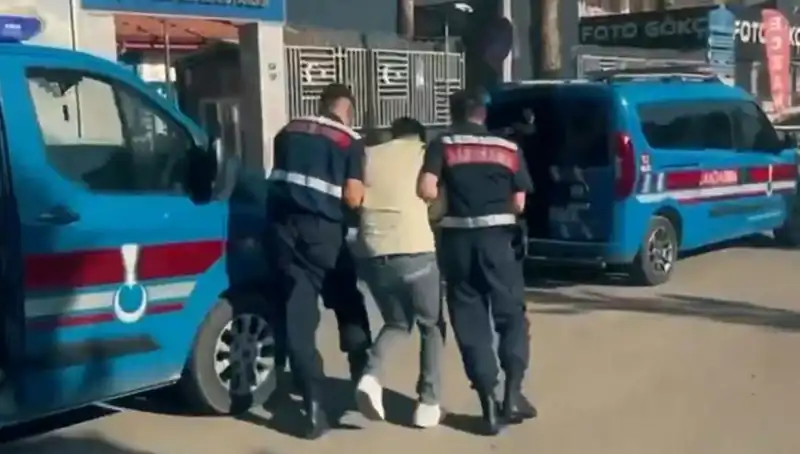 Türkiye'de 10 İlde Suç Örgütlerine Yıldırım Hızıyla Operasyon Gerçekleştirildi
