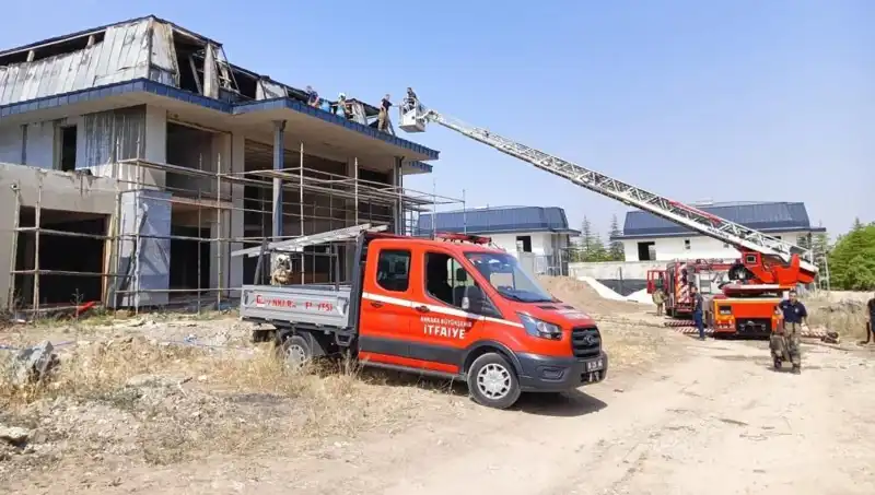 Gölbaşı'nda Villalara Sıfır Yangın: Ağır Hasar ve Kurtarma Çabaları