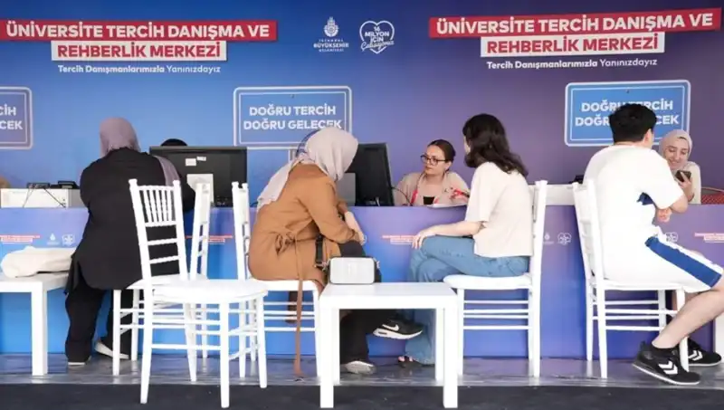 İstanbul'da Öğrencilere Özel 24 Tercih Danışma Merkezi Açıldı