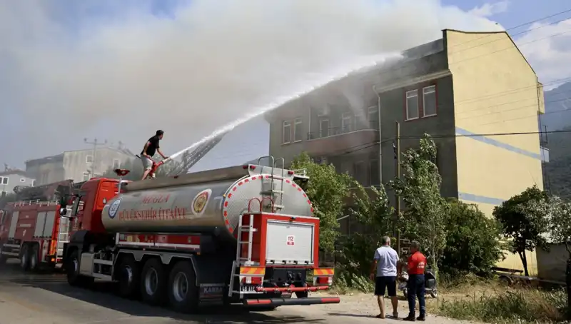 Çatı Katındaki Yangın: Şehirde Korku Dolu Anlar Yaşandı