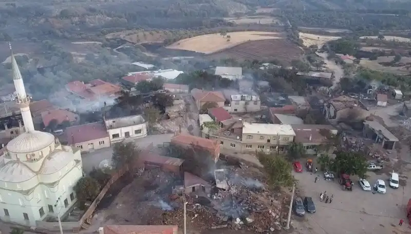 Çanakkale'de Orman Yangını: Havadan Görüntüler ve Son Gelişmeler