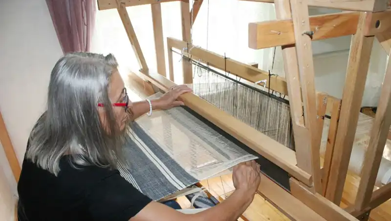 Eski Giysilerin İplerinden Yenilikçi Tasarımlar: Sürdürülebilir Moda
