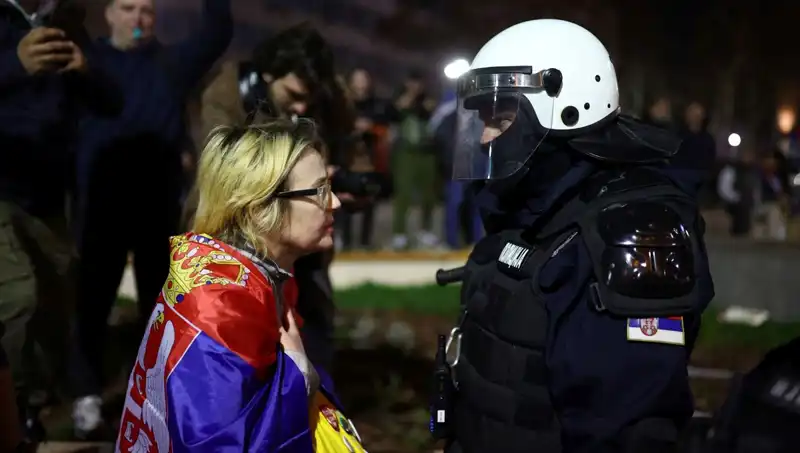 Sırbistan’da Polis Protestoculara Karşı Yasaklı Sonik Silah Kullandı
