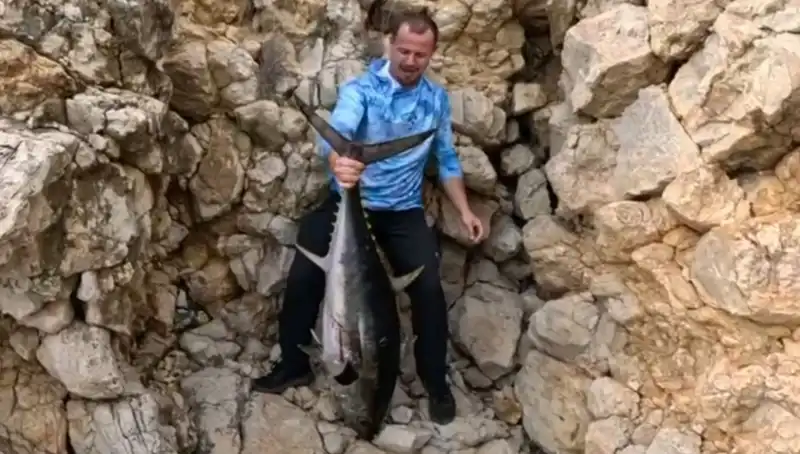 Saros’ta Avlanan Dev Balık, Fishermanların Hayalini Gerçekleştirdi!