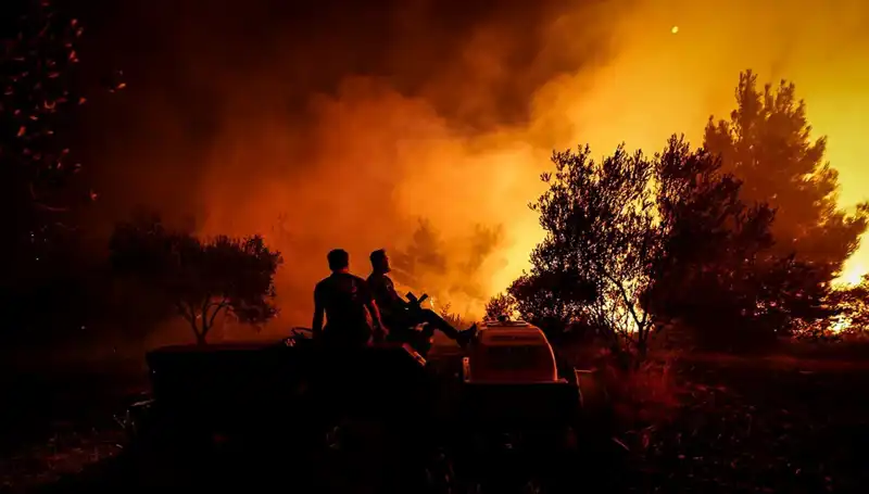 Çanakkale'de Orman Yangını Fırtına Gibi Büyüdü, 785 Kişi Tahliye Edildi