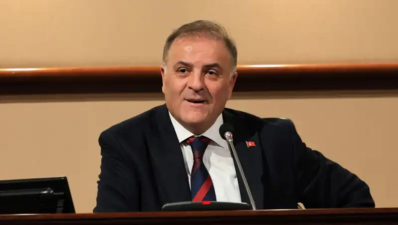 İstanbul'un Siyasi Arenasında Nuri Aslan: Kimdir ve Adaylığı Neler Getirir?