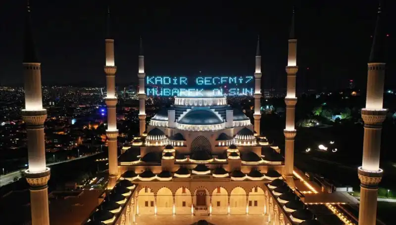 2025 Yılında Kadir Gecesi Ne Zaman? Anlamı ve Önemi Nedir?